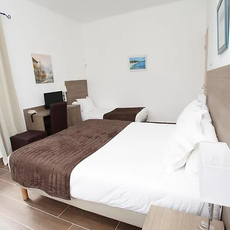 Des Nacres Hotell 3*